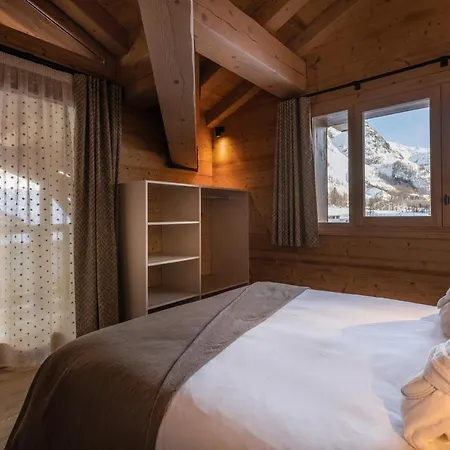 Hotelier Les Equinoxes - Val D'isere Apartment